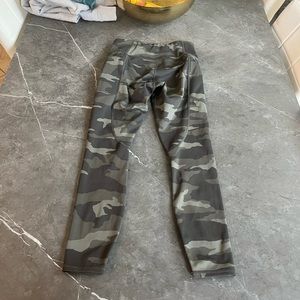 Athleta Camo Contender 7/8 tight